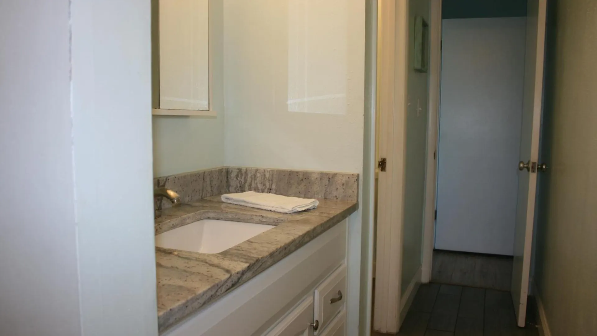 Coastal Hideaway-Pet Friendly-Pool-Tennis-Near Shops! Destin 0*,